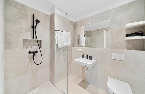 Althangrund Apartment | VibeStudio 302 - Central - AC - Licensed - Parking Nearby