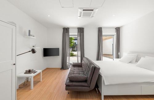 Althangrund Apartment | VibeStudio 402 - Central - AC - Licensed - Parking Nearby