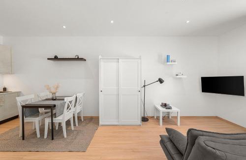 Althangrund Apartment | VibeStudio 402 - Central - AC - Licensed - Parking Nearby