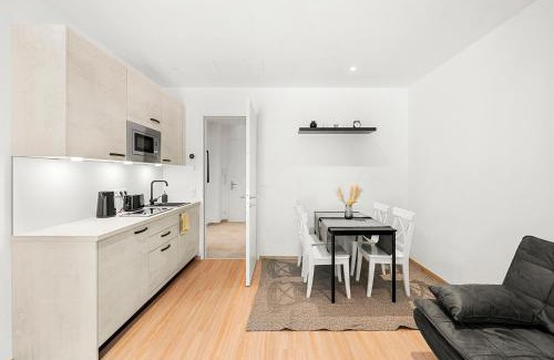 Althangrund Apartment | VibeStudio 403 - Central - AC - Licensed - Parking Nearby