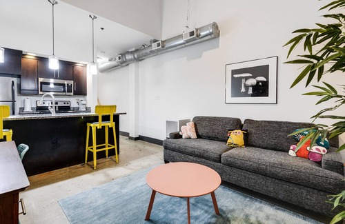 Monroe Ward Apartment | Vibrant 1-Bedroom Loft with Free Parking and Wifi