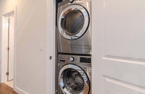 Olde Richmond House | Vibrant and Modern 3bd townhouse in Fishtown w/ rooftop and parking