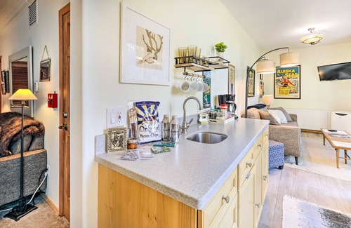 Fairbanks House | Vibrant downtown home & studio with fireplaces & bikes - walk everywhere
