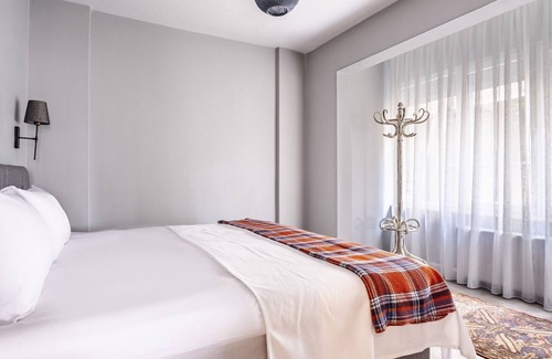Bostanci Apartment | Vibrant Flat next to Bostanci Marmaray Station