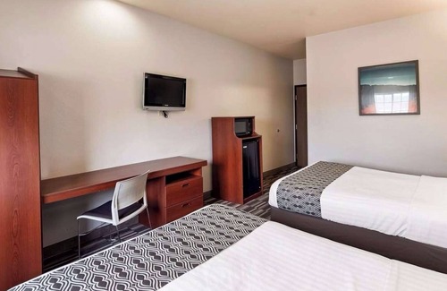 Morgantown Hotel | Vibrant Morgantown Living - A Modern Stay for You | 4 Rooms w/Free Parking