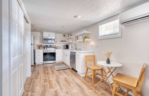 Hosford-Abernethy House | Vibrant Portland Getaway - Chic Flat