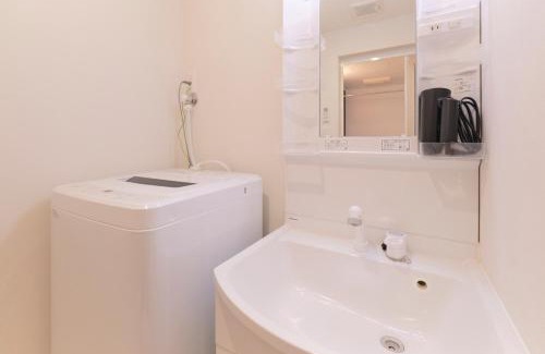 Shimokitazawa Apartment | Victoria 下北沢 by Tranova