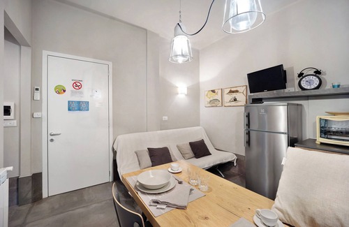 Diano Marina Apartment | 'Victoria Apartments Tempi moderni' with Terrace, A/C & Wi-Fi