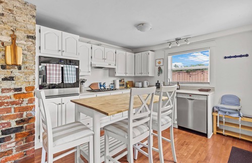 Downtown St. John's House | Victoria House | Signal Hill | King | BBQ