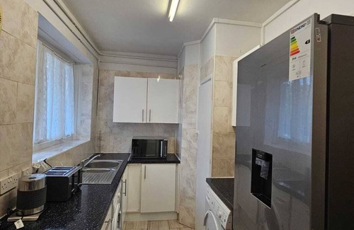 Tulse Hill Apartment | Victorian Gem Excellent Transport Links, Ideal for Tourists & Commuters!