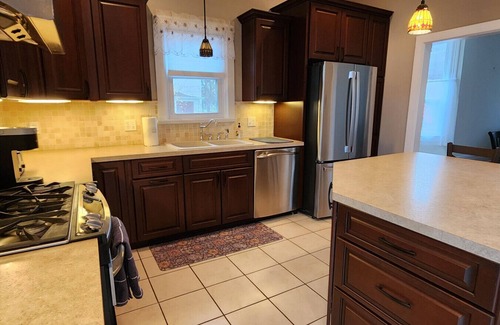 Manistee House | Victorian Haven in Manistee 1 Mile to Lake Michigan