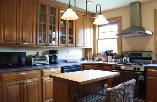 Newburgh House | Victorian house with amazing Hudson River view