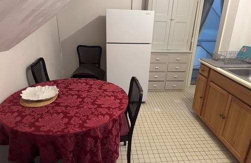 Walton Apartment | Victorian Walk-up 3 bedroom apartment