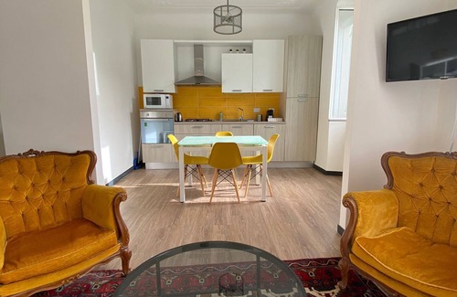 Lagaccio Apartment | VIEW and COMFORT near TRAIN and METRO STATION, PORTO ANTICO, TERMINAL CRUISES.