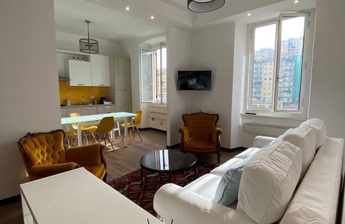 Lagaccio Apartment | VIEW and COMFORT near TRAIN and METRO STATION, PORTO ANTICO, TERMINAL CRUISES.