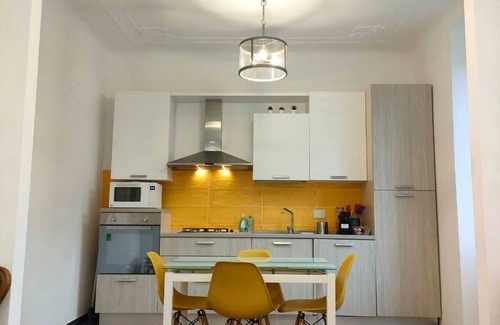 Lagaccio Apartment | VIEW and COMFORT near TRAIN and METRO STATION, PORTO ANTICO, TERMINAL CRUISES.