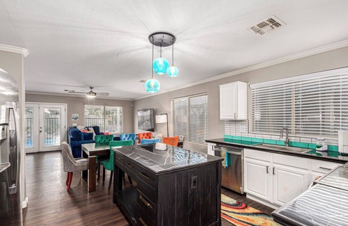 Peoria House | View Fireworks, Restaurants, Stadiums, Heated Pool