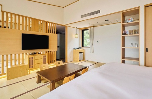 Oishi Hotel | View of Mt Fuji Deluxe JapaneseWestern Room Room only/Minamitsuru-gun Yamanashi