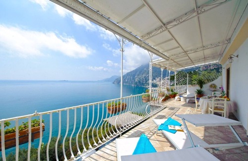 Arienzo Villa | View of the sea from the balcony