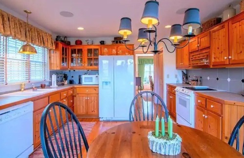 Roaring Gap House | Views! Mountain Cabin w/stone fireplace, indoor pool, pickle ball, golf, gym