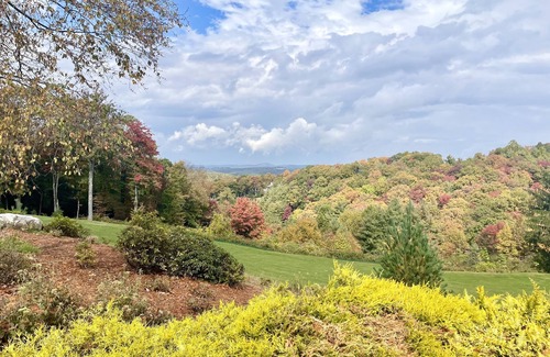 Roaring Gap House | Views! Mountain Cabin w/stone fireplace, indoor pool, pickle ball, golf, gym