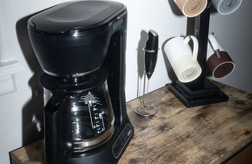 Rawlins Apartment | Views of the Rawlins Uplifts and Snowy Mtn. Range with all the comforts of home