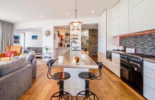 Akaroa House | Views Views Views - Taka Retreat - Akaroa Home