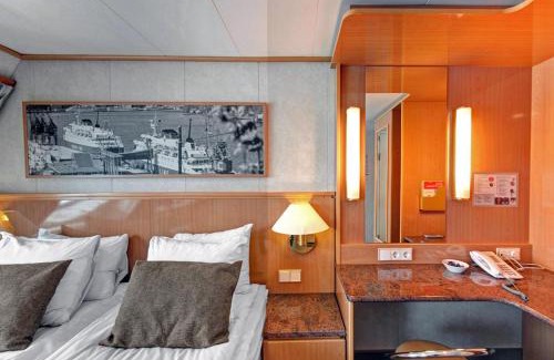 Katajanokka Boat Rental | Viking Line ferry Viking XPRS - One-way journey from Helsinki to Tallinn