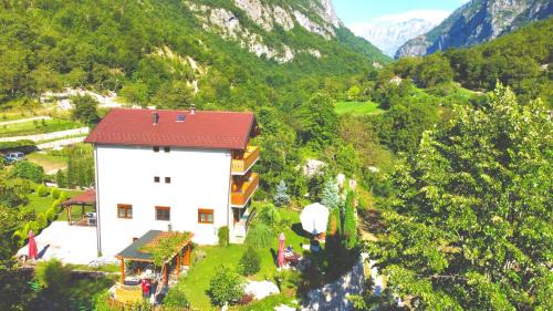 Kukes County Bed & Breakfast | Vila Alexander B&B