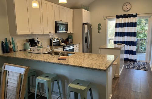 Vilano Beach House | Vilano Beach-Healing Sol-4 Kayaks-Fire Pit-Tandem Bicycle-Steps to Intracoastal!