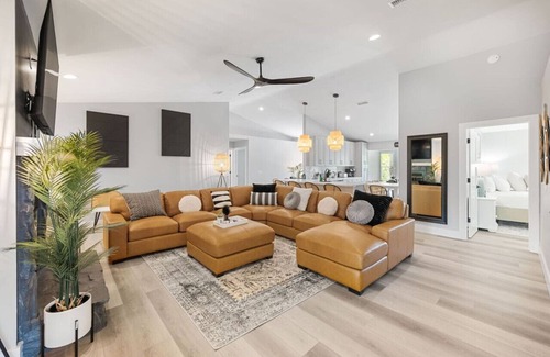 Vilano Beach House | Vilano Rose, Sleeps 24, 6Bds/5Bths, Heated Pool, Hot Tub, Walk to Beach, Golf, Pets Hammock