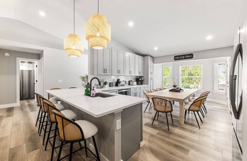 Vilano Beach House | Vilano Rose, Sleeps 24, 6Bds/5Bths, Heated Pool, Hot Tub, Walk to Beach, Golf, Pets Hammock