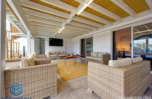 Le Carbet Villa | Villa élégante avec vue sur mer et montagne au Carbet