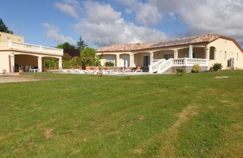 Puysserampion Villa | villa 15 personnes avec piscine et terrain de pétanque