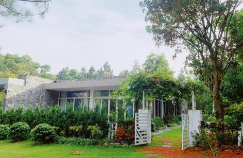 Ngoc Thanh House | Villa 3 phòng ngủ với bể bơi & vườn riêng