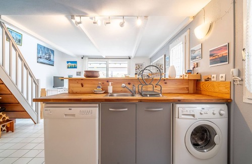 Les Ayguades Villa | Villa '38m2 Proche De La Mer' with Private Terrace and Air Conditioning