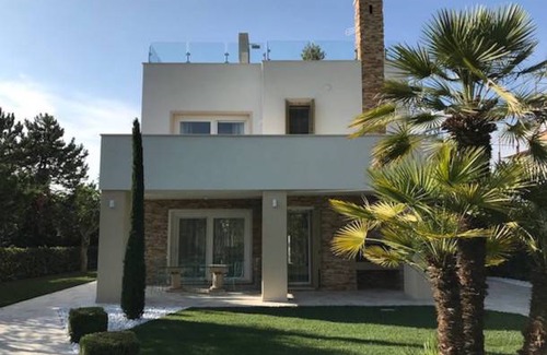Rosolina Villa | Villa ∙ 5 bedrooms ∙ 9 guests