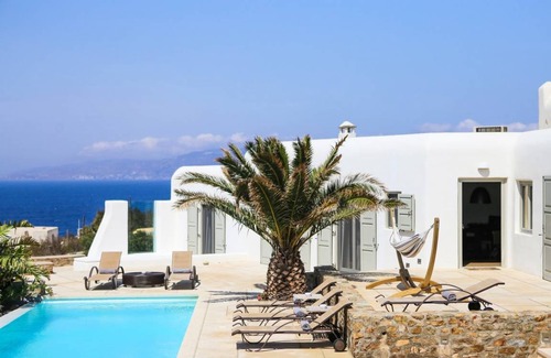 Agios Stefanos Villa | Villa ∙ 7 bedrooms ∙ 14 guests