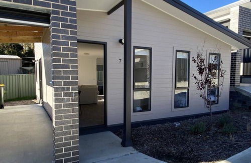 Bowenfels House | VILLA 7, Brand new SLEEPS 6, great location, CLEAN and security complex