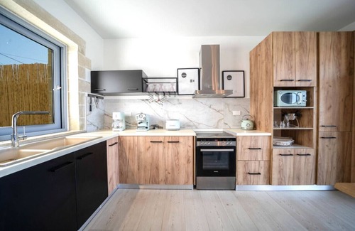 Kato Galatas Villa | Villa Aiolos ✩ Sea View ✩ Pool ✩ Gym ✩ Sauna