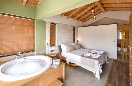 Yaniklar Villa | Villa Alanza - Two Bedroom Villa, Sleeps 4