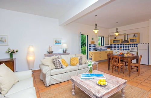 Ithaki Villa | Villa Alba - Two Bedroom Villa, Sleeps 4