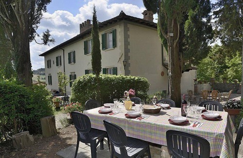 Sagginale Villa | Villa Alfiere, fully refundable with voucher*: A splendid three-story villa situated in a secluded location surrounded by meadows and by green hills, with Free WI-FI.