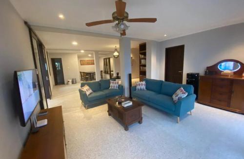 Lembang Villa | Villa Alleira Bandung - Mountain View, Gym, BBQ dengan Firepit, Wifi