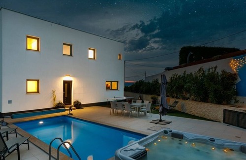 Linardici House | ποΈ Villa Alma 5β
with sea view, pool, jacuzzi & sauna