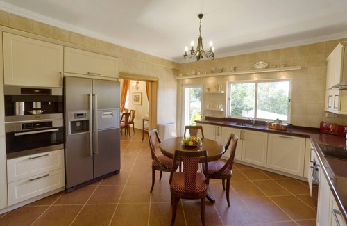 Pata de Cima Villa | Villa Amarela is a beautiful, spacious villa with private pool