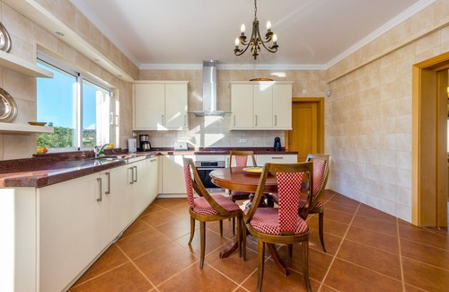 Pata de Cima Villa | Villa Amarela is a beautiful, spacious villa with private pool