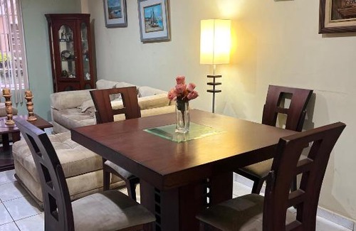 Machala Villa | VILLA AMOBLADA EN URBANIZACIÓN PRIVADA