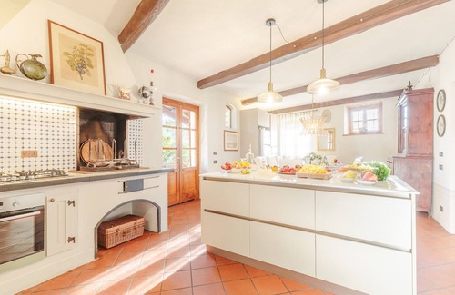 Lucca Villa | Villa Amore, a Romantic Hilltop Farmhouse in Lucca