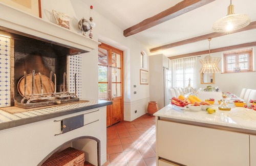 Lucca Villa | Villa Amore, a Romantic Hilltop Farmhouse in Lucca
